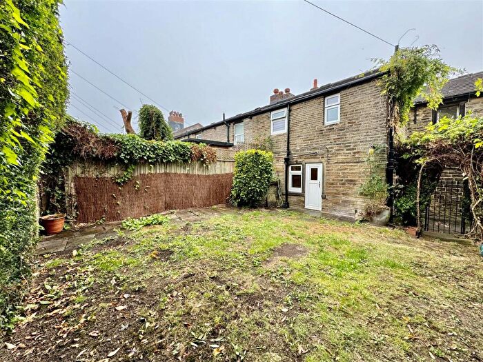 3 Bedroom Character Property For Sale In Northgate, Almondbury, Huddersfield, HD5