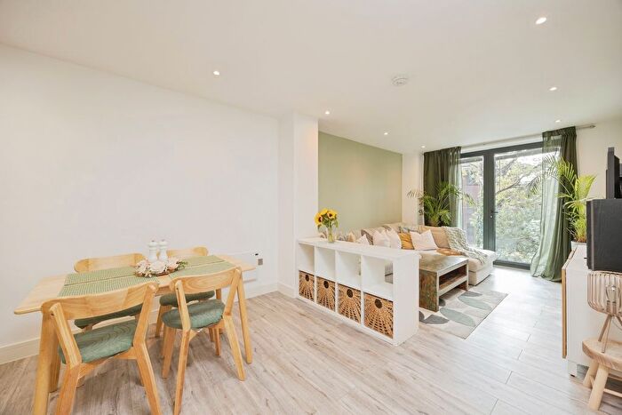 2 Bedroom Flat For Sale In Clarence Road, Tunbridge Wells, Kent, TN1