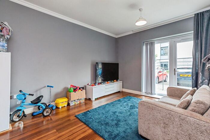 1 Bedroom Flat For Sale In Pearl Lane, Gillingham, Kent, ME7