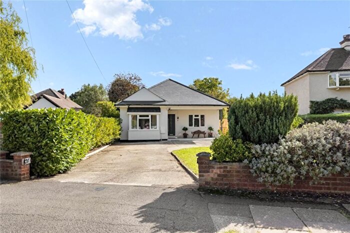 3 Bedroom Detached Bungalow For Sale In Thornhill Road, Uxbridge, UB10