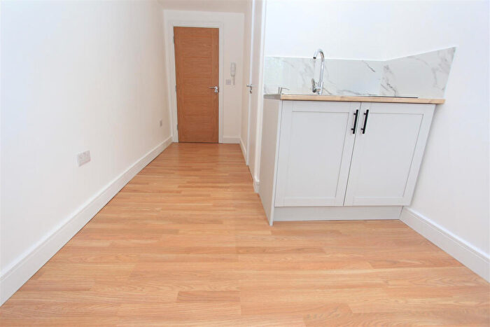 Apartment To Rent In Rucklidge Avenue, London, NW10