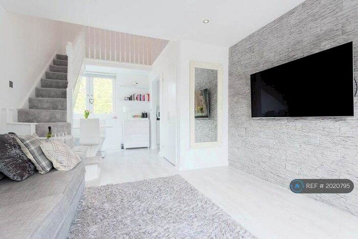 1 Bedroom Flat To Rent In East Smithfield, London, E1W