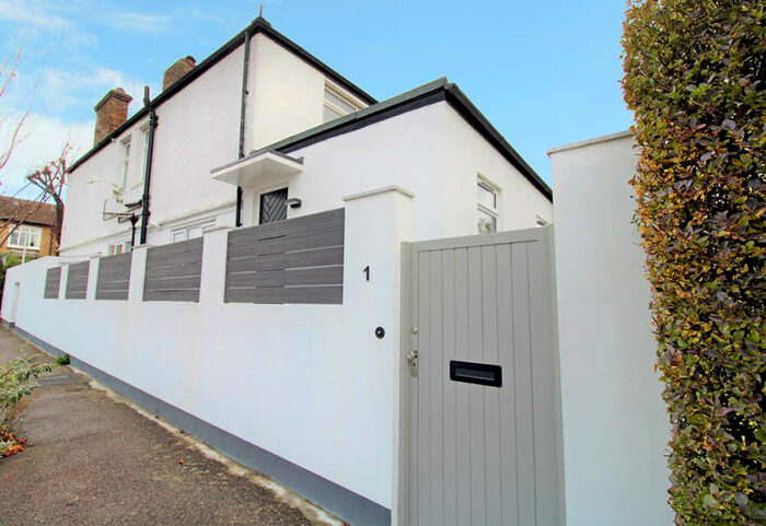 2 Bedroom Ground Maisonette Flat To Rent In Surbiton, KT6