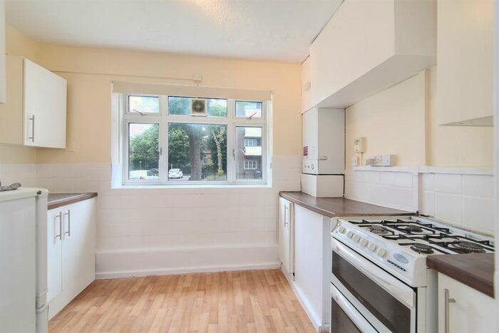 3 Bedroom Flat To Rent In Barenett House, Crawford Estate, London, SE5