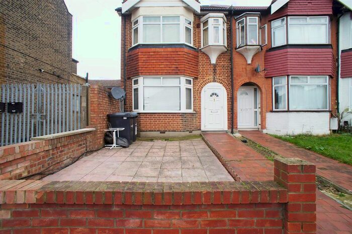 Property To Rent In Central Parade, Green Street, Enfield, EN3