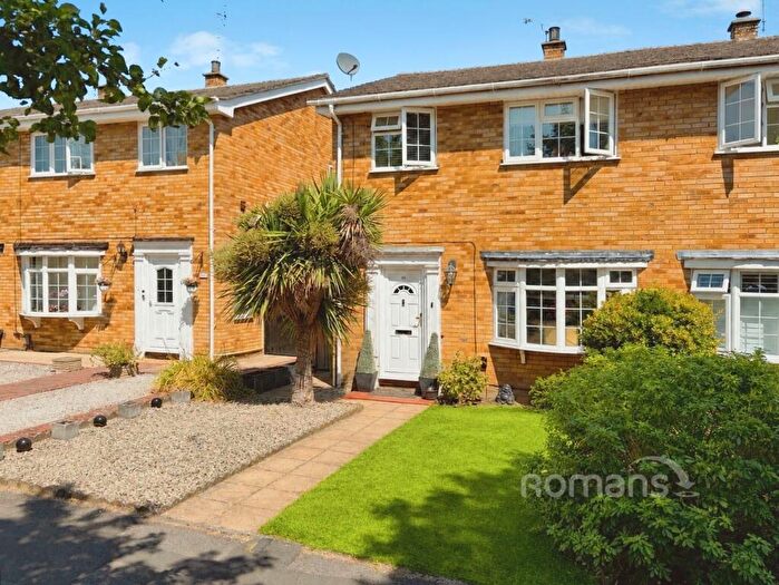 3 Bedroom Semi-Detached House For Sale In Hanover Gardens, Farnborough, Hampshire, GU14