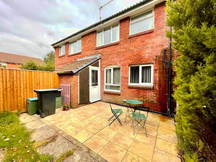 1 Bedroom Maisonette To Rent In Longstock Court, Eastleaze, Swindon, SN5