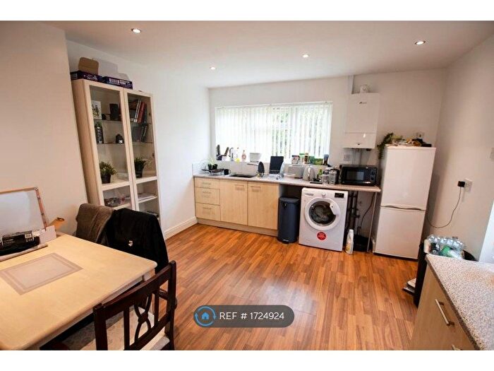 3 Bedroom Semi-Detached House To Rent In Reservoir Road, Selly Oak, Birmingham, B29