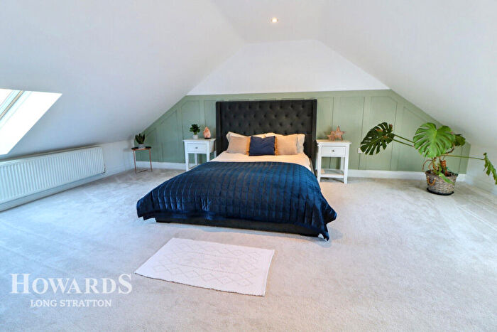 4 Bedroom Chalet For Sale In Holmesdale Road, Brundall, NR13