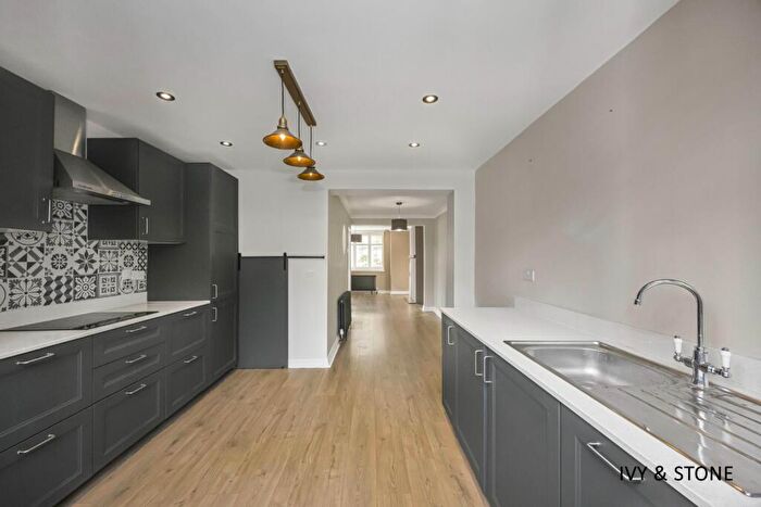 2 Bedroom Semi Detached House To Rent In London, Greater London, E14