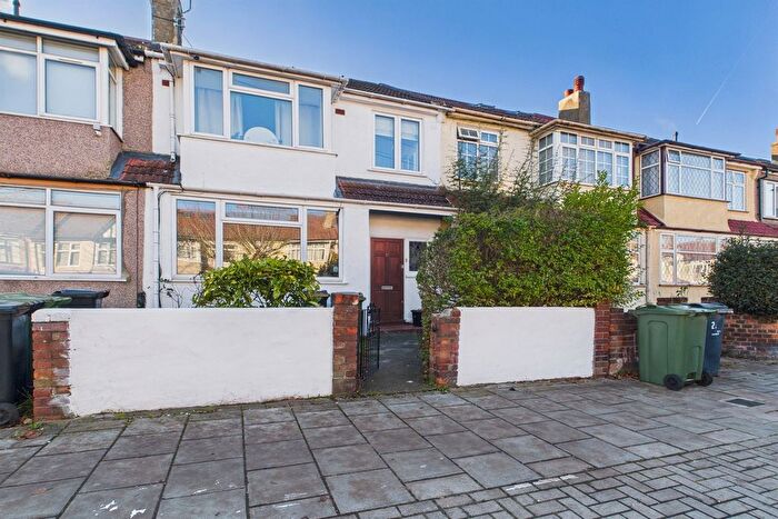 3 Bedroom Terraced House For Sale In Farmhouse Road, Streatham, SW16