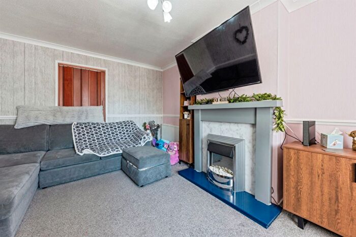 3 Bedroom Terraced House For Sale In Larch Close, Grantham, NG31