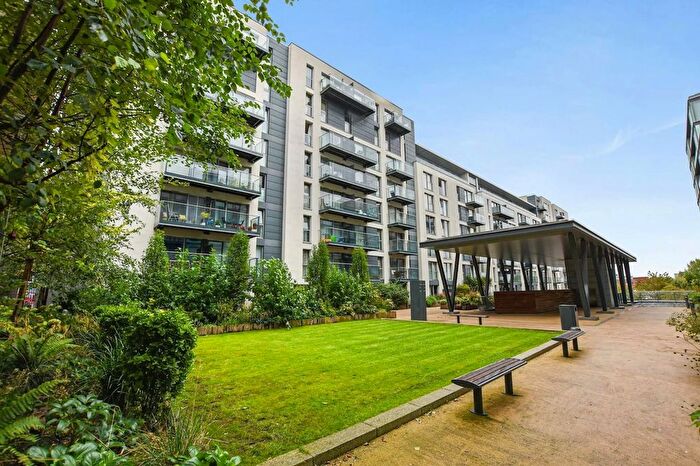 1 Bedroom Flat To Rent In Vantage Building, Station Approach, Hayes, UB3