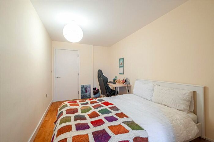 2 Bedroom Penthouse To Rent In Axminster Road, Islington, London, N7