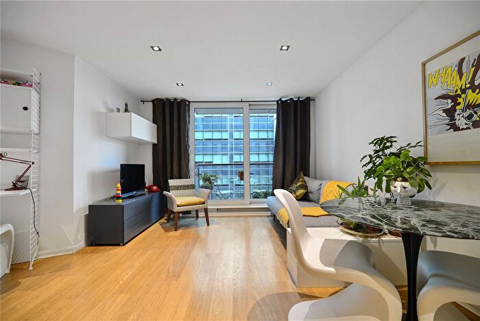 2 Bedroom Flat To Rent In Hanover House, St Georges Wharf, SW8