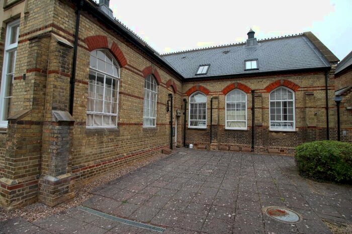 1 Bedroom Flat To Rent In Claremont Court, Biggleswade, SG18