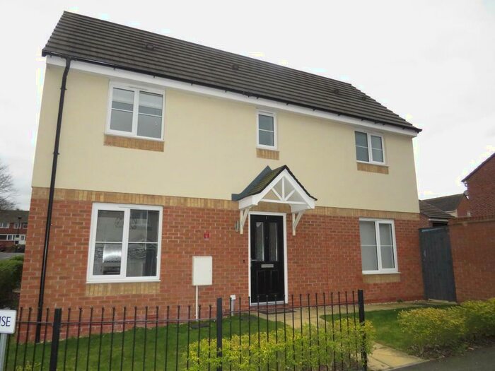 3 Bedroom House To Rent In Token Rise, Birmingham, B42