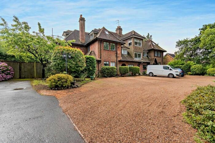 2 Bedroom Flat To Rent In Old Shire Lane, Chorleywood, Rickmansworth, WD3