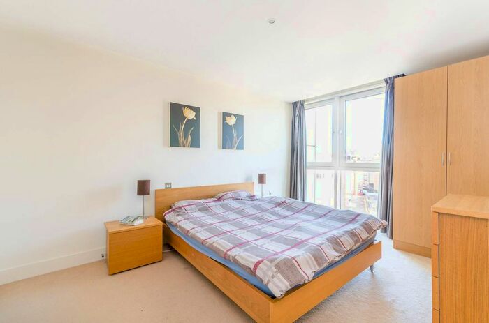 2 Bedroom Flat To Rent In Empire Square East, Borough, London, SE1