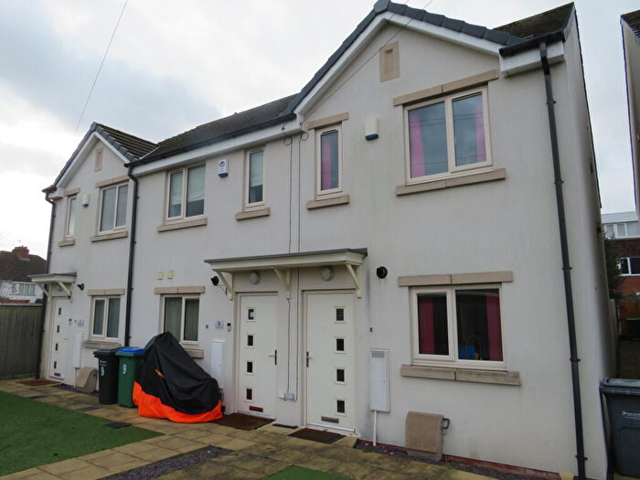 2 Bedroom End Of Terrace House To Rent In Chichester Drive, Rowley Regis, B65