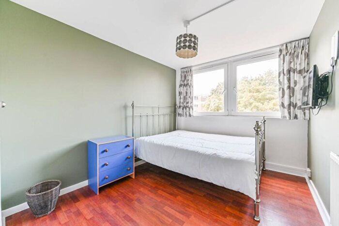 2 Bedroom Flat To Rent In College Road, Crystal Palace, London, SE19