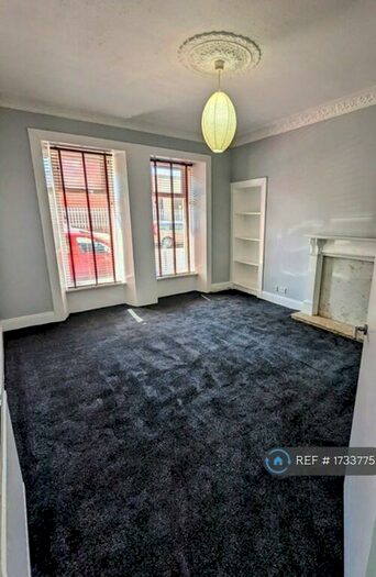 2 Bedroom Flat To Rent In Kerr Street, Paisley, PA3