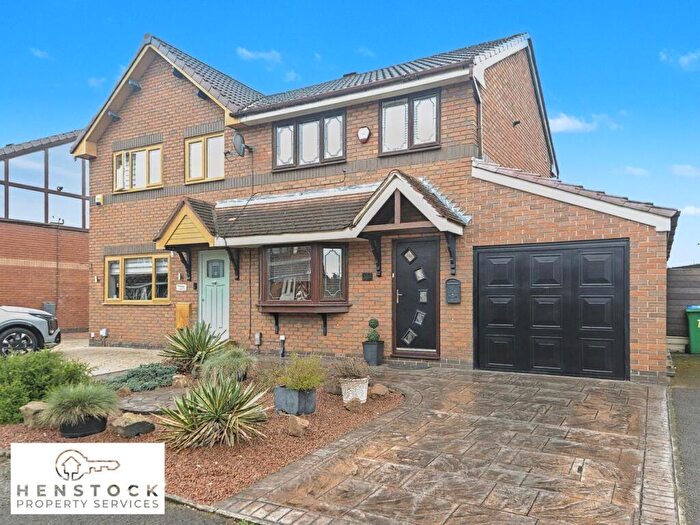 3 Bedroom Semi Detached House For Sale In Tregaer Fold, Middleton, Manchester, M24
