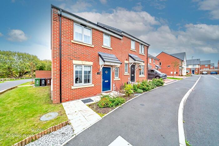 3 Bedroom Semi-Detached House For Sale In Lockside Road, Walsall, WS2