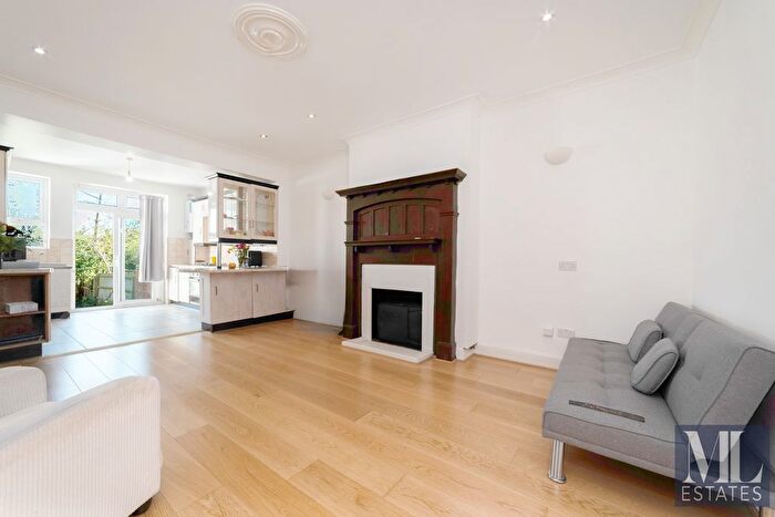 3 Bedroom Flat For Sale In Staverton Road, Brondesbury, NW2