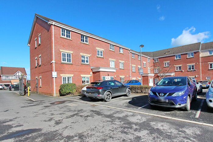 2 Bedroom Flat For Sale In Dingle Close, Radcliffe, M26