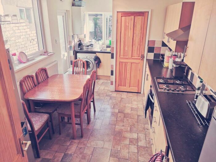 4 Bedroom House To Rent In Dogfield Street, Cathays, Cardiff, CF24