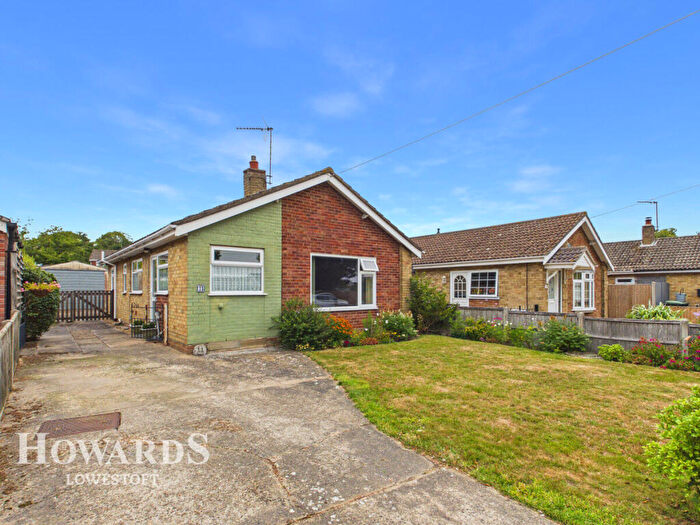 3 Bedroom Detached Bungalow For Sale In Meadow Way, Lowestoft, NR33