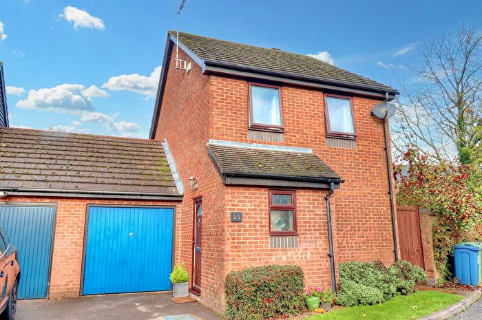 3 Bedroom Detached House For Sale In Chiltern Ridge, Stokenchurch, HP14