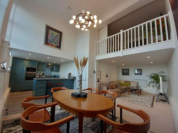 3 Bedroom Flat For Sale In Geneva Place, Bideford, EX39