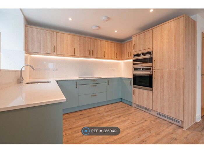 2 Bedroom Flat To Rent In Downs View, Bude, EX23
