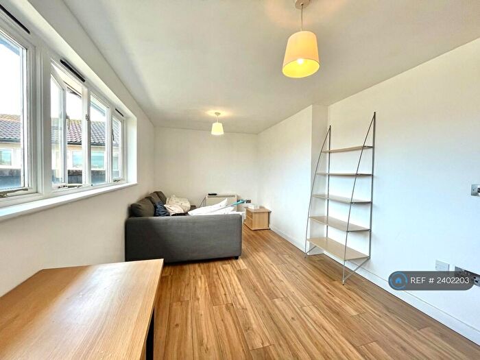 2 Bedroom Flat To Rent In Midland Mews, Bristol, BS2