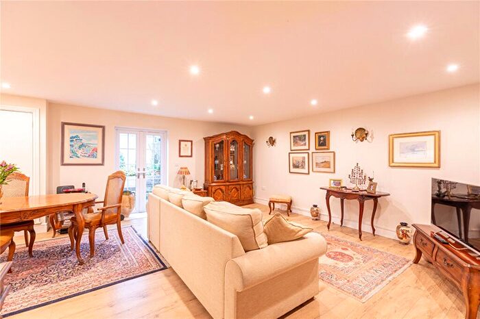 2 Bedroom Cottage For Sale In Church Street, Great Bedwyn, Marlborough, Wiltshire, SN8