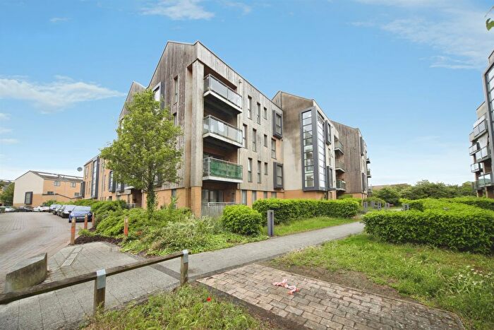 2 Bedroom Flat For Sale In Richmond Drive, Houghton Regis, Dunstable, LU5