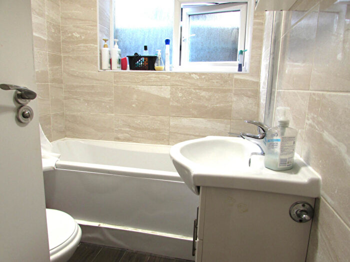 2 Bedroom Flat To Rent In Locket Road, Harrow Wealdstone, Middlesex, HA3