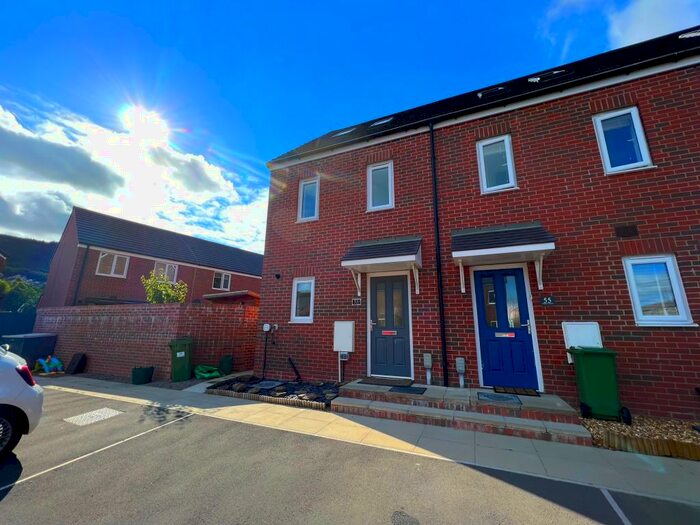 3 Bedroom Town House To Rent In Ffordd Y Glowyr, Mountain Ash, CF45