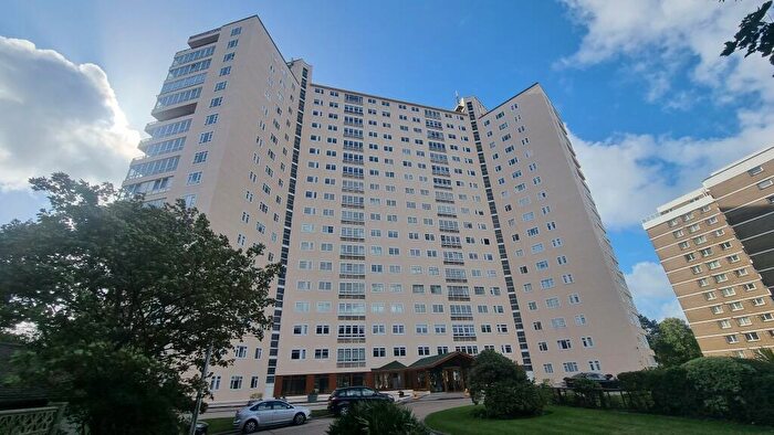 2 Bedroom Apartment To Rent In Sea Views At Albany Manor Rd, BH1