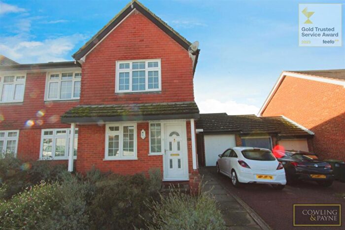 2 Bedroom Apartment To Rent In Lenham Way, Pitsea, Basildon, SS13