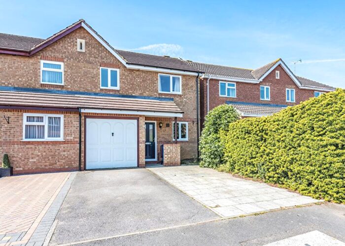 3 Bedroom Semi-Detached House For Sale In Coopers Green, Bicester, OX26