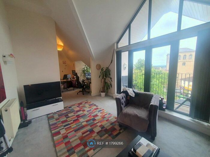 2 Bedroom Flat To Rent In Spectrum, Northfleet, Gravesend, DA11