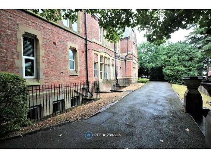 2 Bedroom Flat To Rent In Oakleigh House, Sale, M33