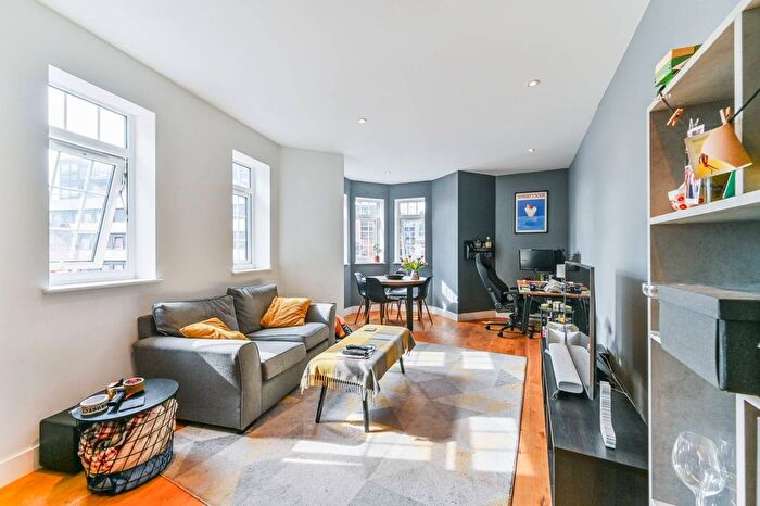 2 Bedroom Flat For Sale In Hamilton Apartments, Croydon, CR0