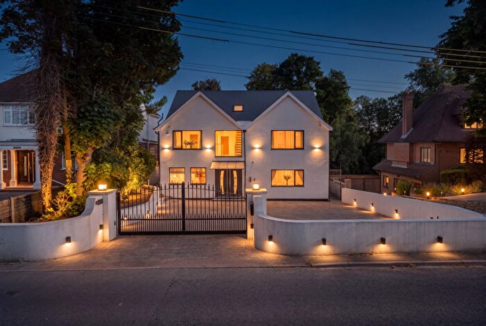 6 Bedroom Detached House For Sale In Oakfield Lane, Dartford, DA2