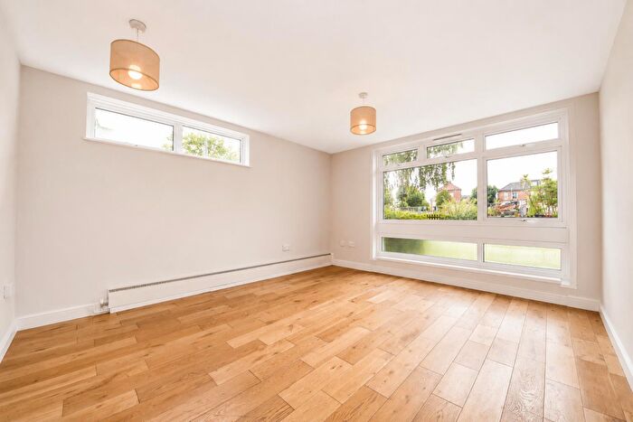 2 Bedroom Flat To Rent In Church Lane, East Finchley, N2