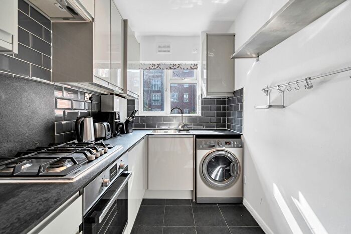2 Bedroom Flat For Sale In Gleneagle Road, London, SW16