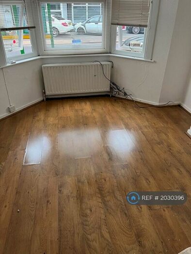 1 Bedroom Flat To Rent In Fairfax Drive, Westcliff-On-Sea, SS0